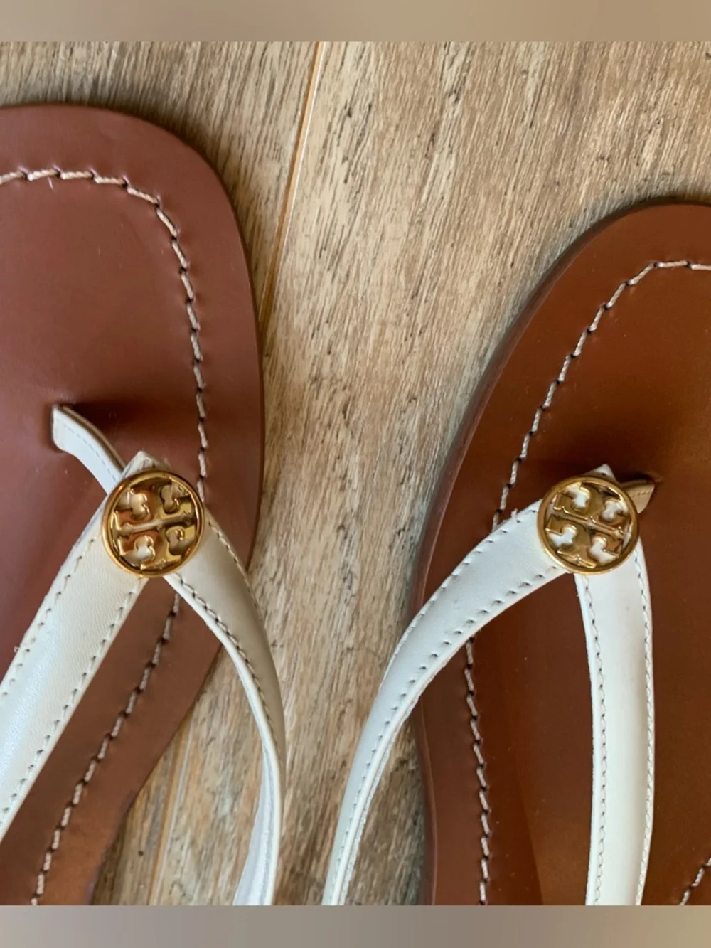 Tory Burch White Leather Thong Sandals with Gold Logo - 11 - Picture 3 of 9
